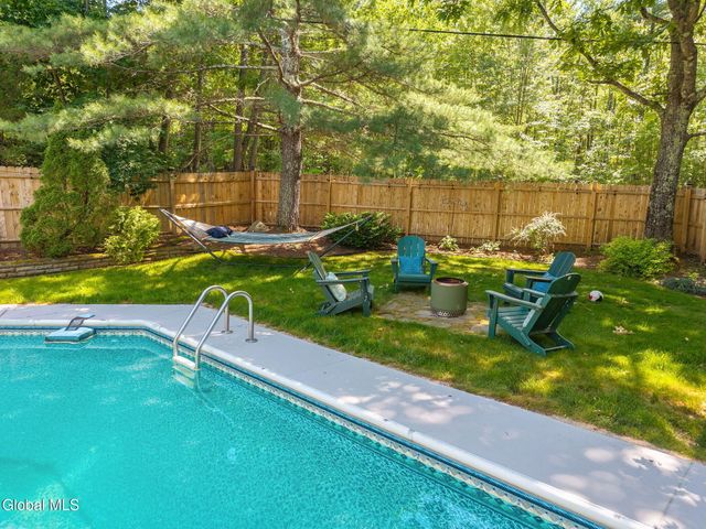 7 Hickory Lane, Sand Lake, NY 12018