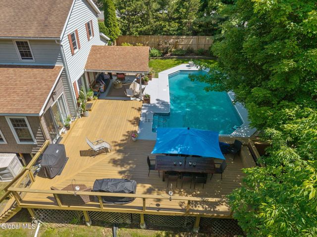 7 Hickory Lane, Sand Lake, NY 12018