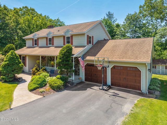 7 Hickory Lane, Sand Lake, NY 12018