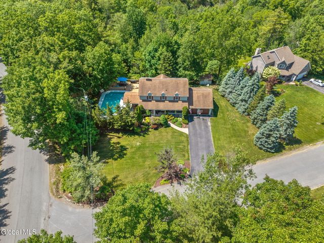7 Hickory Lane, Sand Lake, NY 12018