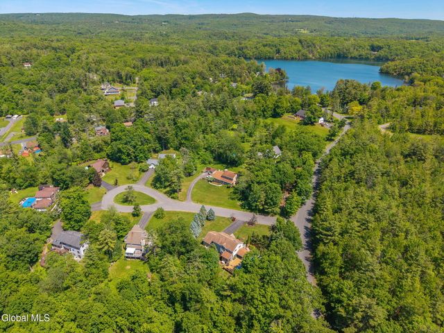 7 Hickory Lane, Sand Lake, NY 12018