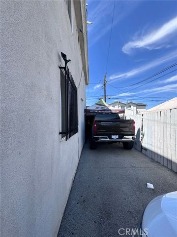 827 E 109th Place, Los Angeles, CA 90059