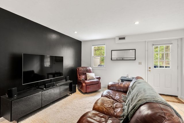 340 Centre Avenue 7, Rockland, MA 02370