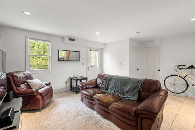 340 Centre Avenue 7, Rockland, MA 02370