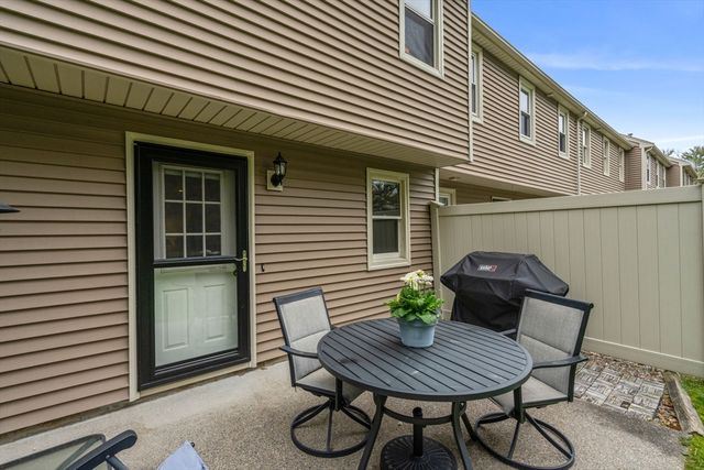 340 Centre Avenue 7, Rockland, MA 02370