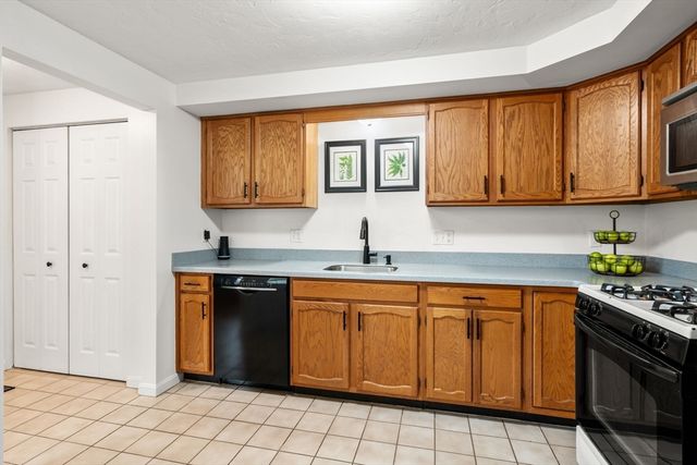 340 Centre Avenue 7, Rockland, MA 02370