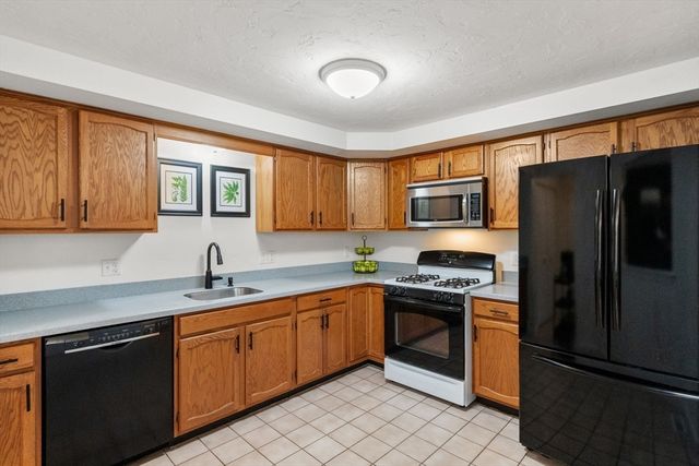 340 Centre Avenue 7, Rockland, MA 02370