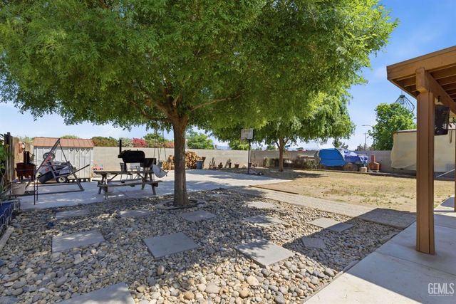 1003 Vallejo Drive, Bakersfield, CA 93307