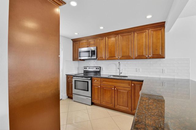 5500 NW 2nd Avenue 718, Boca Raton, FL 33487