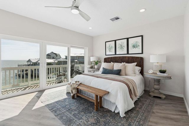 106 Quayside Drive, Tiki Island, TX 77554