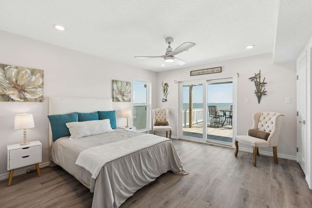 106 Quayside Drive, Tiki Island, TX 77554