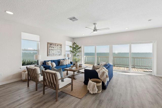 106 Quayside Drive, Tiki Island, TX 77554
