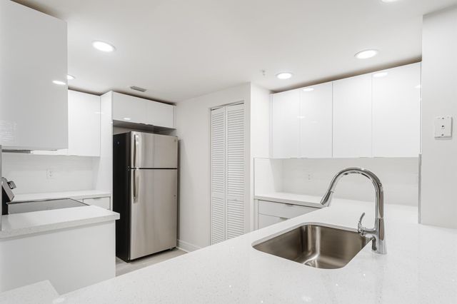 20889 Saint Andrews Boulevard, Boca Raton, FL 33433