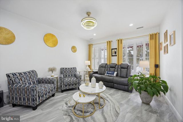 49 MEADOWLARK DR, Hamilton, NJ 08690