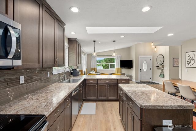 3023 Oldani Road, Raymond, WA 98577