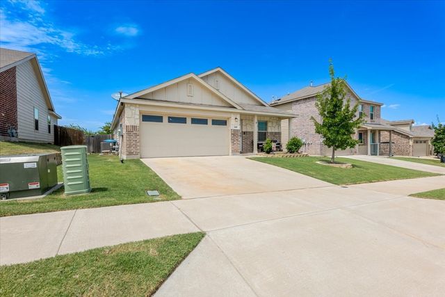 420 Red Rock Trail, Fort Worth, TX 76052