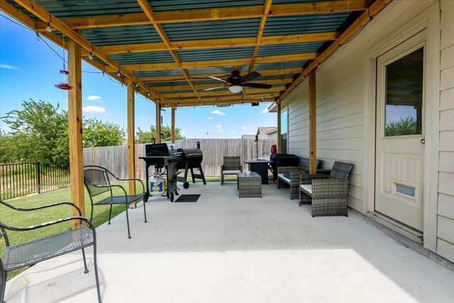 420 Red Rock Trail, Fort Worth, TX 76052