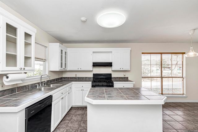 30377 Fairway View Dr, Denham Springs, LA 70726