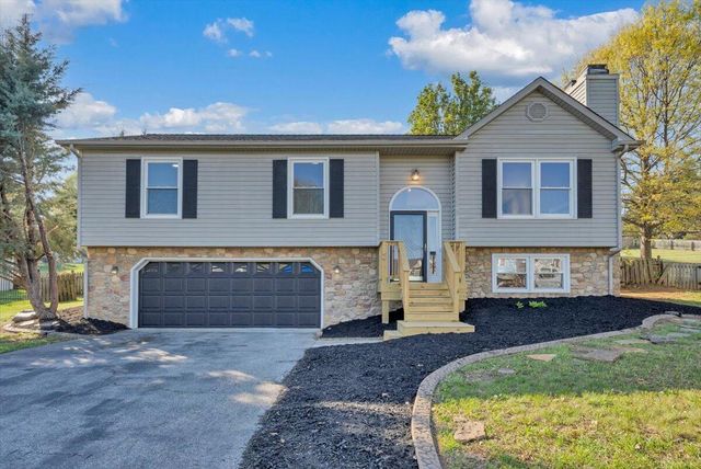 1831 Summerfield DR, Roanoke, VA 24012