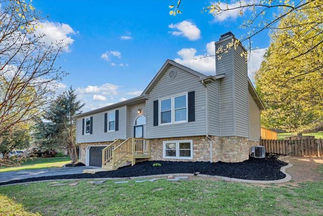 1831 Summerfield DR, Roanoke, VA 24012