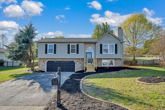 1831 Summerfield DR, Roanoke, VA 24012