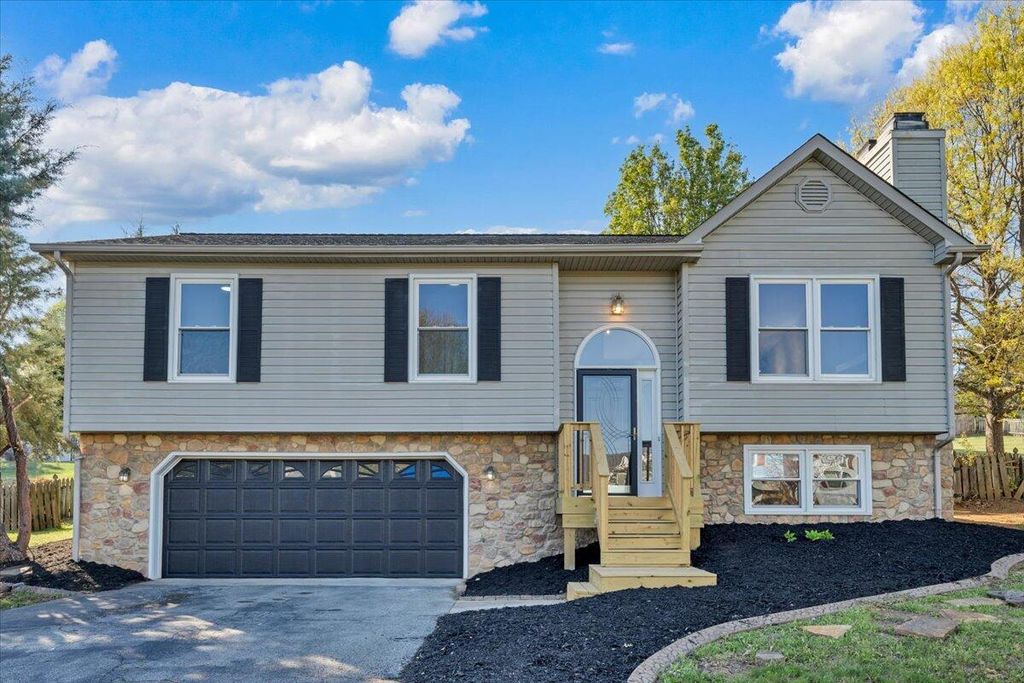 1831 Summerfield DR, Roanoke, VA 24012
