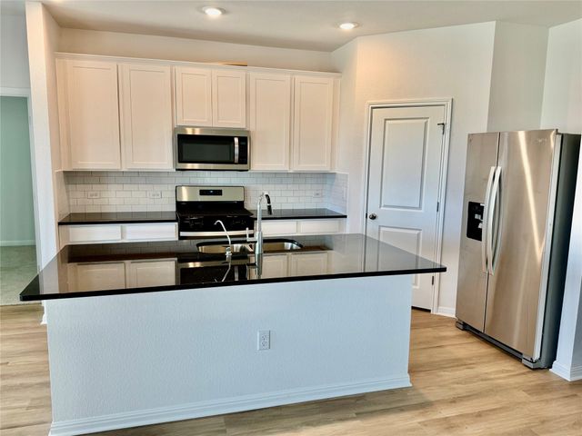 5012 Hazelnut LN, Del Valle, TX 78617