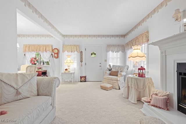 215 Lake Avenue NE, Hartville, OH 44632