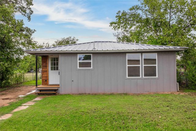 1209 Melwood Avenue, Brownwood, TX 76801