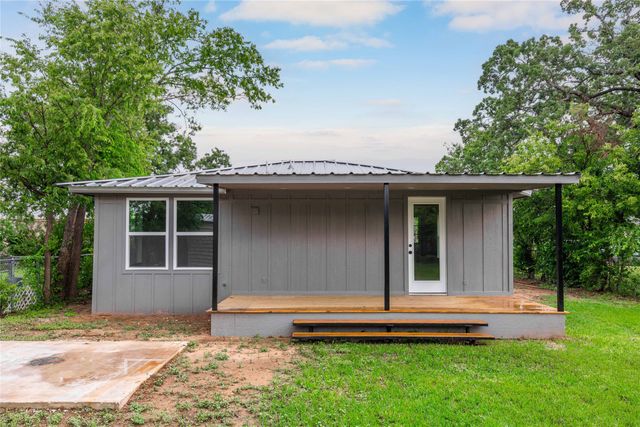 1209 Melwood Avenue, Brownwood, TX 76801