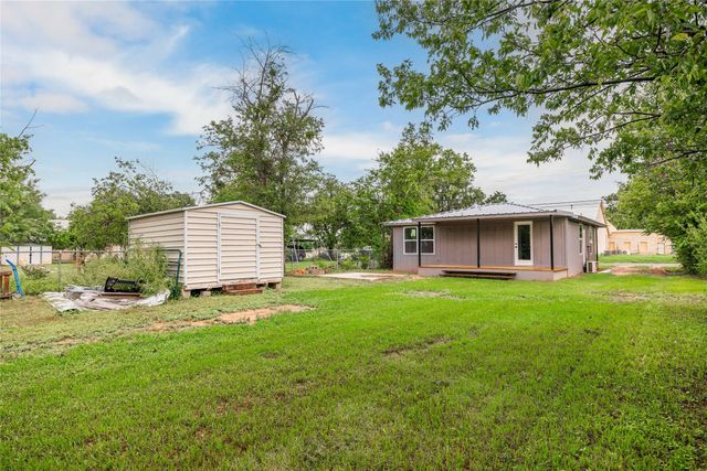 1209 Melwood Avenue, Brownwood, TX 76801