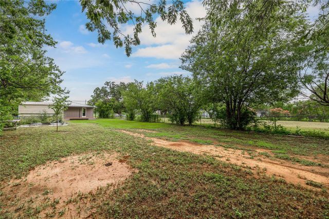 1209 Melwood Avenue, Brownwood, TX 76801