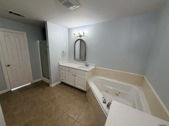 801 Chemin Dr, Baker, LA 70714
