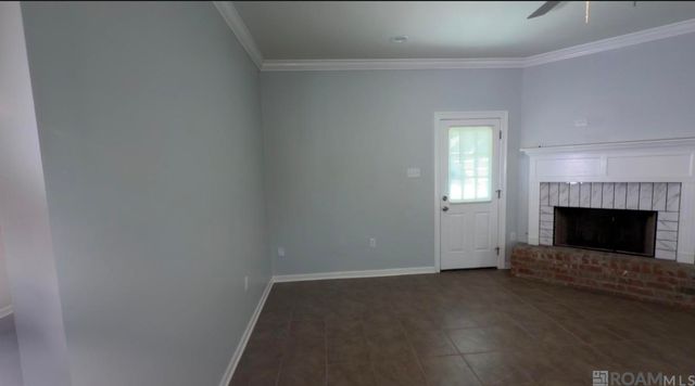 801 Chemin Dr, Baker, LA 70714