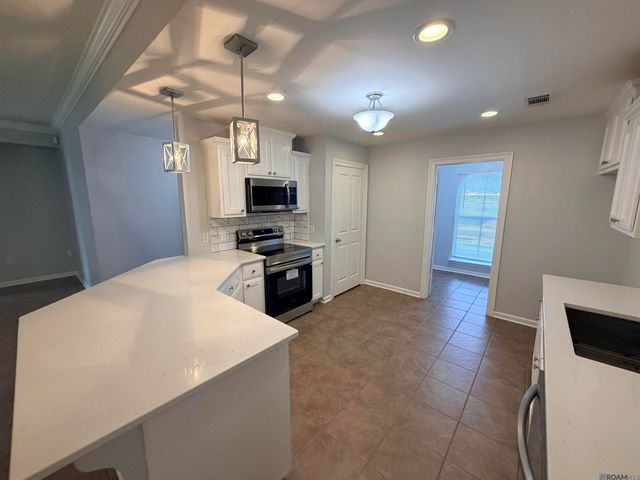 801 Chemin Dr, Baker, LA 70714