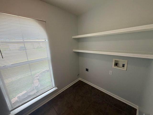 801 Chemin Dr, Baker, LA 70714