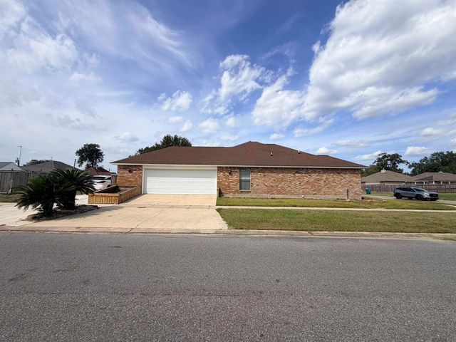 801 Chemin Dr, Baker, LA 70714