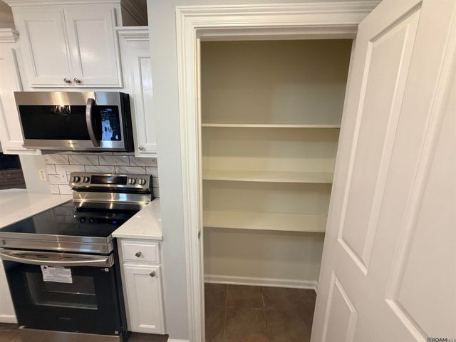 801 Chemin Dr, Baker, LA 70714