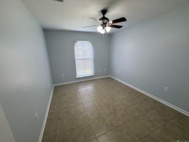 801 Chemin Dr, Baker, LA 70714