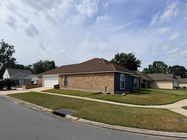 801 Chemin Dr, Baker, LA 70714