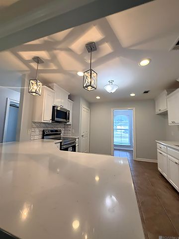 801 Chemin Dr, Baker, LA 70714