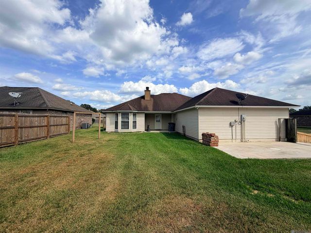 801 Chemin Dr, Baker, LA 70714