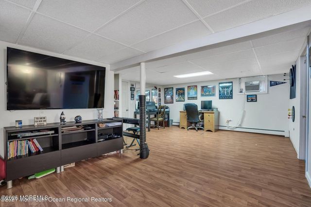559 Dow Avenue, Oakhurst, NJ 07755