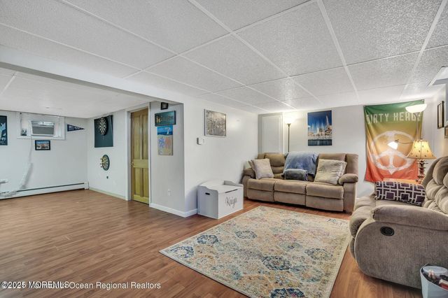 559 Dow Avenue, Oakhurst, NJ 07755