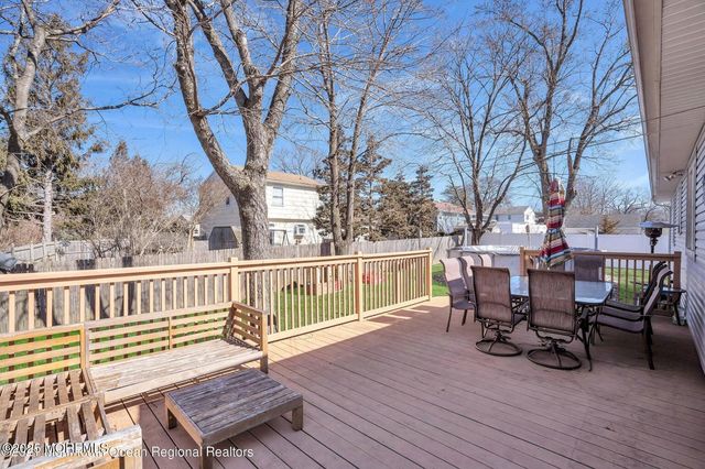 559 Dow Avenue, Oakhurst, NJ 07755