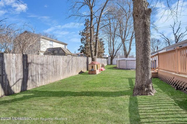 559 Dow Avenue, Oakhurst, NJ 07755