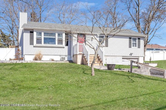 559 Dow Avenue, Oakhurst, NJ 07755