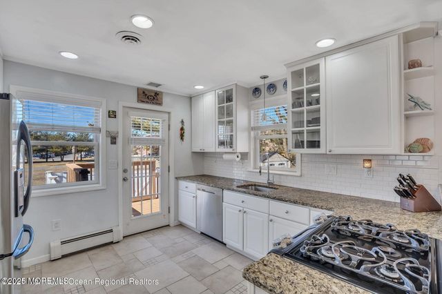 559 Dow Avenue, Oakhurst, NJ 07755
