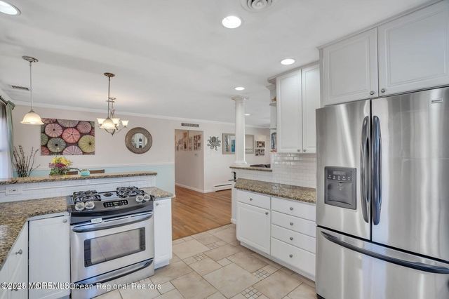 559 Dow Avenue, Oakhurst, NJ 07755