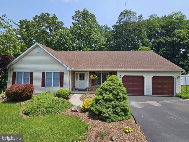 2707 BEACON DR, Sinking Spring, PA 19608